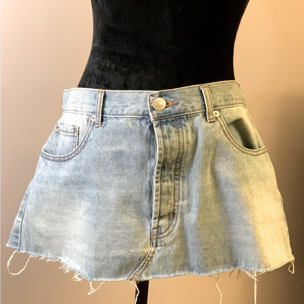 Forever 21 NWT Light Frayed Denim Skirt